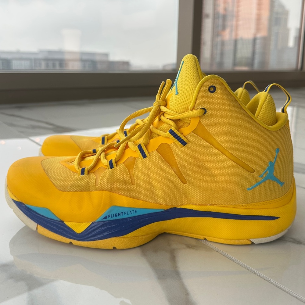 Jordan Super.Fly 2
Color: Varsity Maize/Gamma Blue-Came Royal-White - Picture 4 of 14